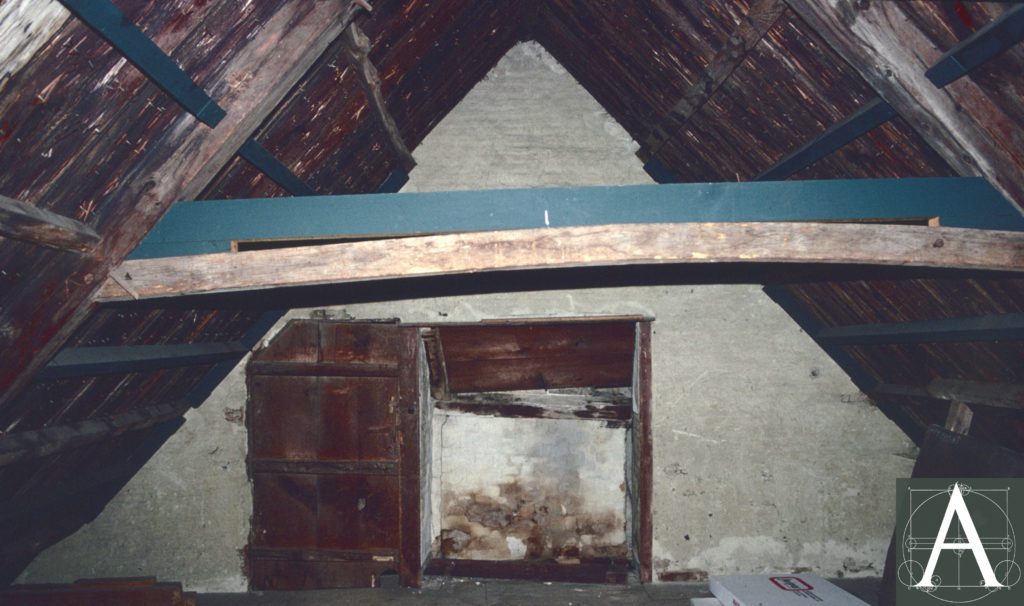 photo14_-ma-ipswich-8-east-st-e-end-of-attic-2-1989-tif