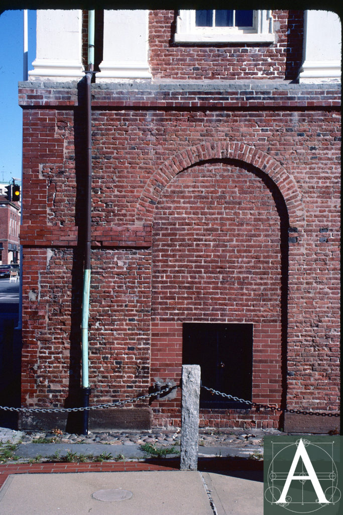 4-ri-npt-brick-mkt-damaged-brick-at-base-1982-view-copy