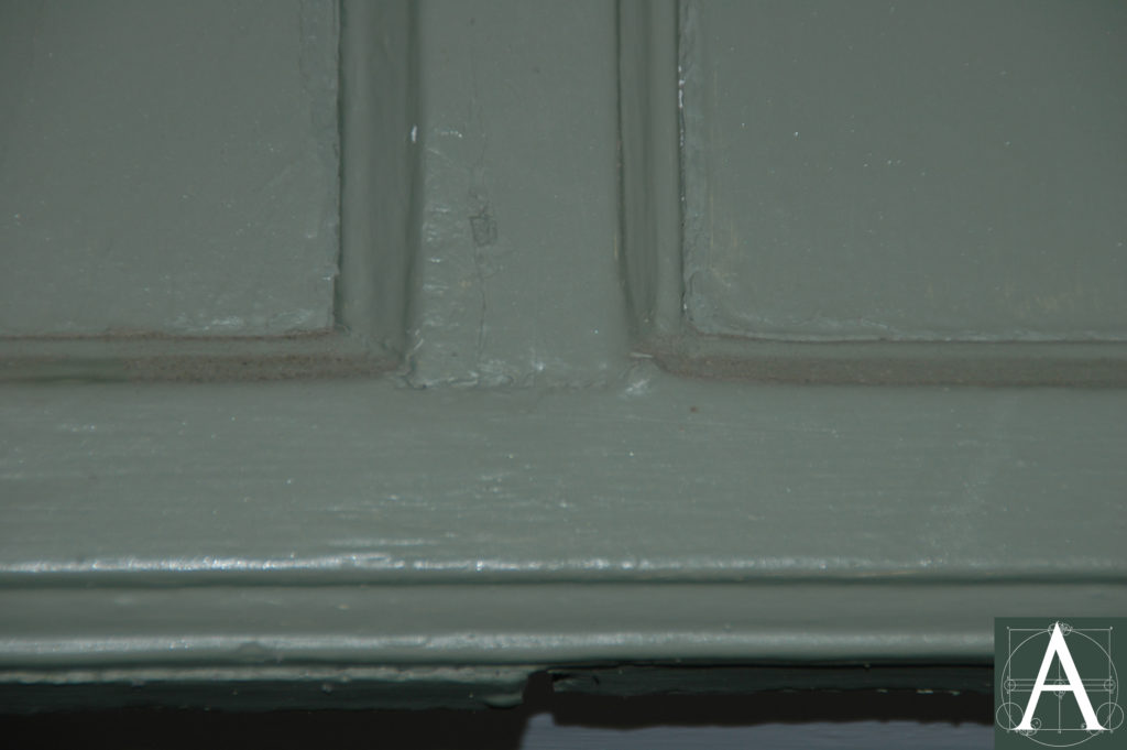 dining room mouldings at head of lavatory doorcase